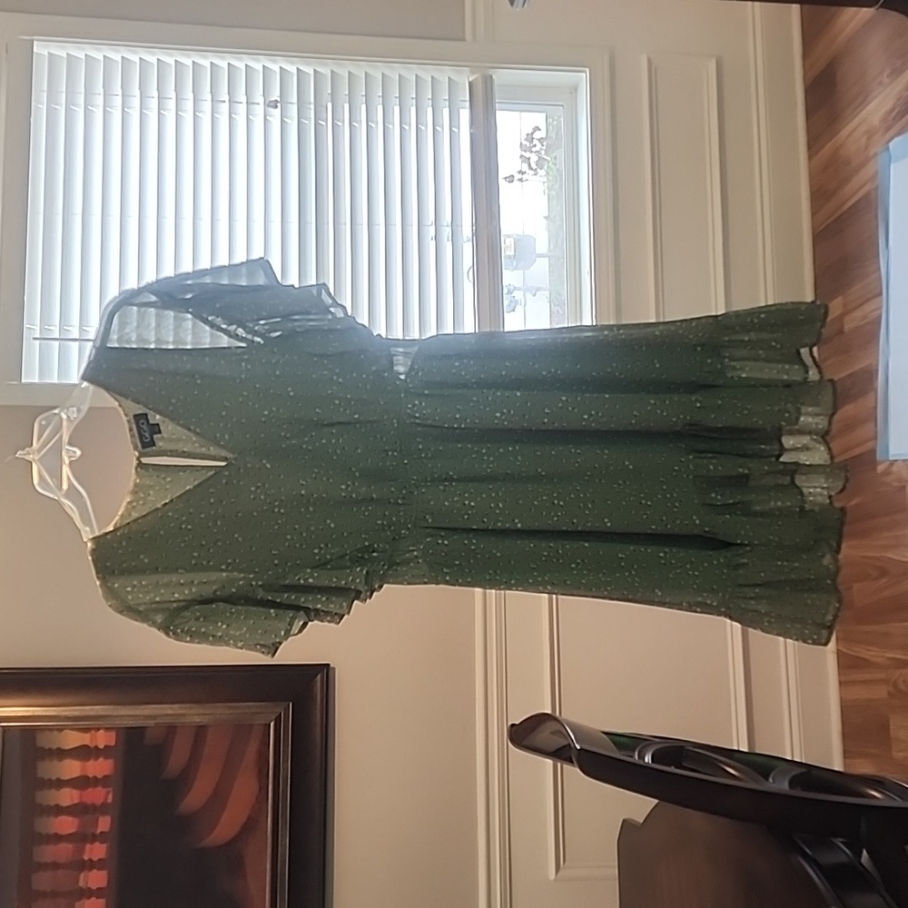 Ladies Spring Dress - Picture 3 of 7